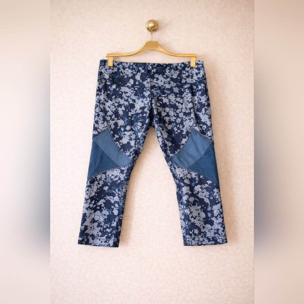 Under Armour Women's Capris in Blue and Gray Pattern